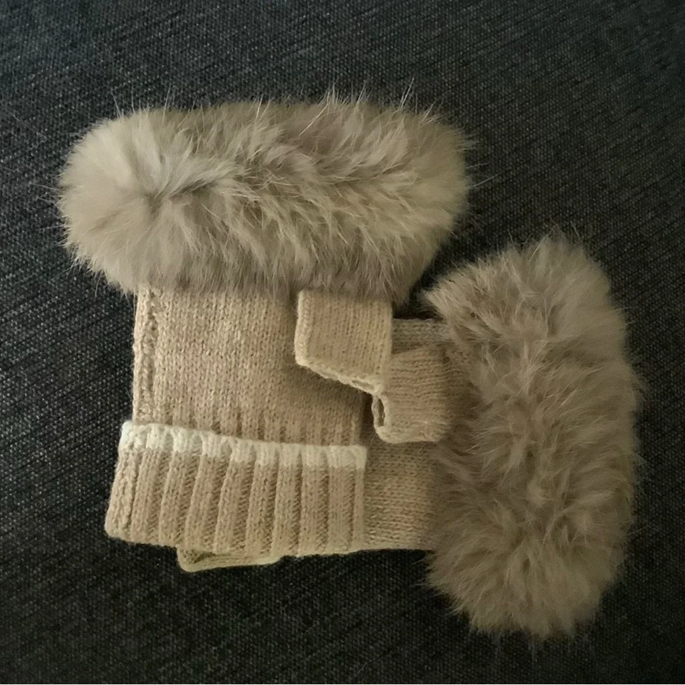 NWT Fingerless Gloves with Rex Trim